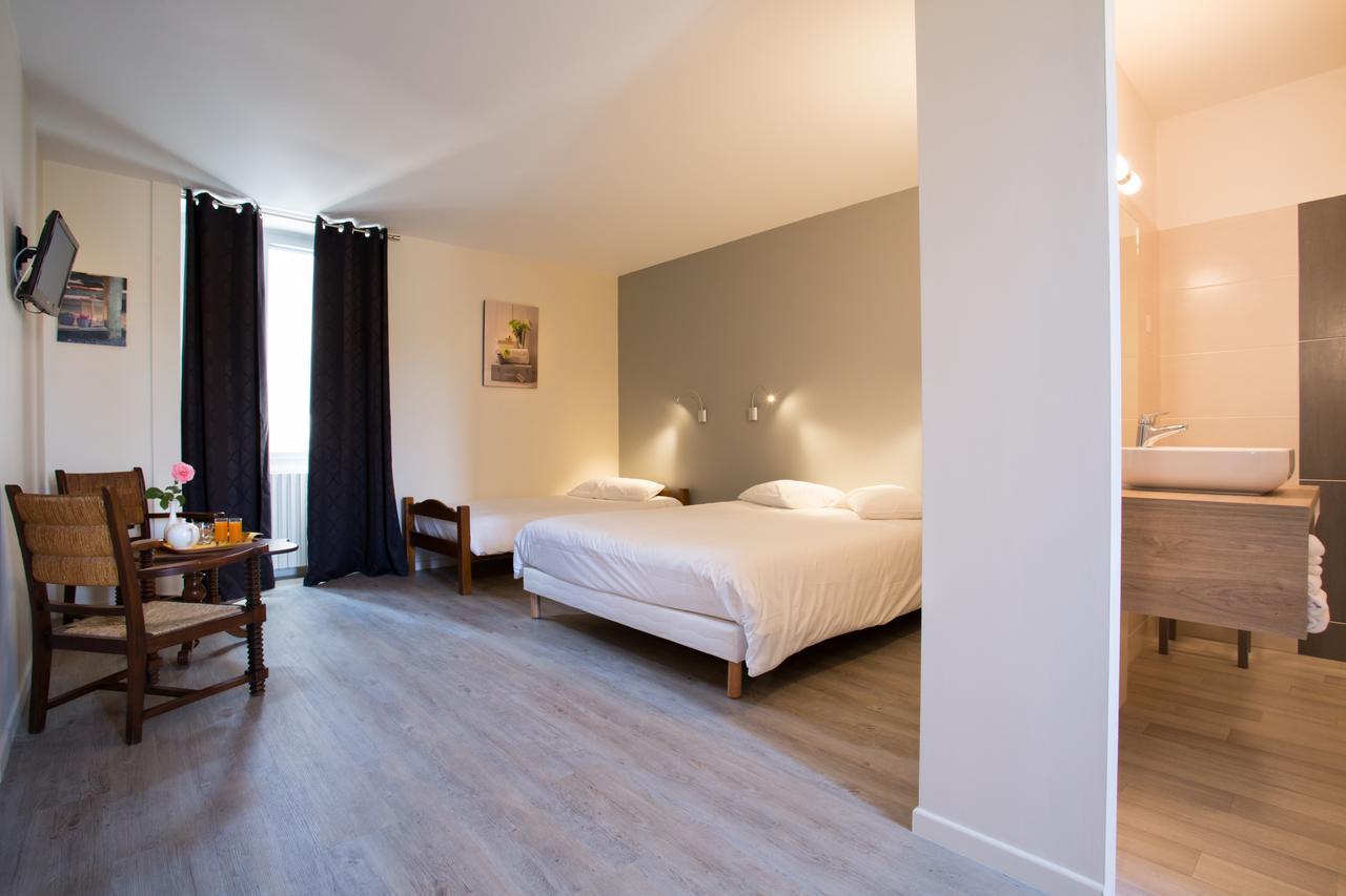 Hotel Restaurant Le Sully Saint-Saud-Lacoussière 외부 사진