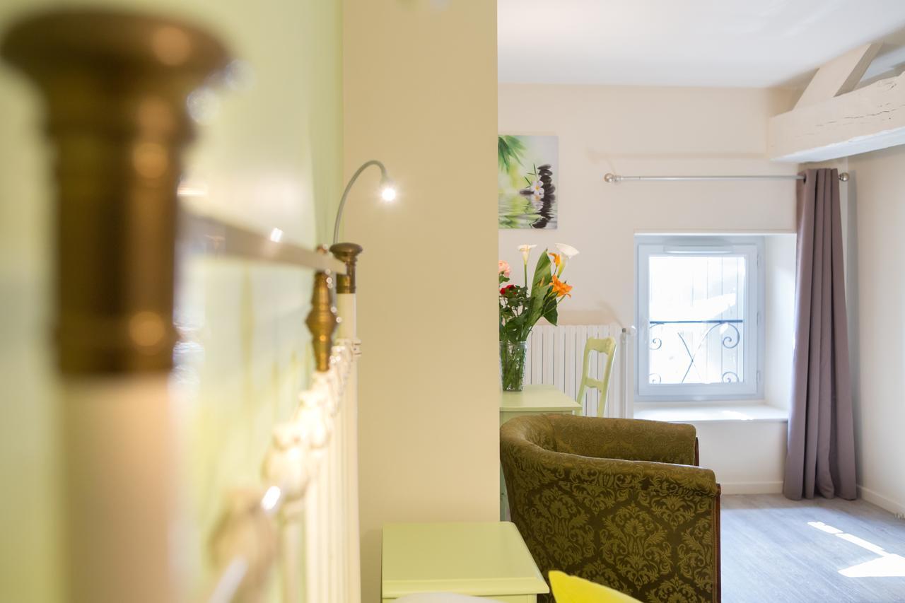 Hotel Restaurant Le Sully Saint-Saud-Lacoussière 외부 사진